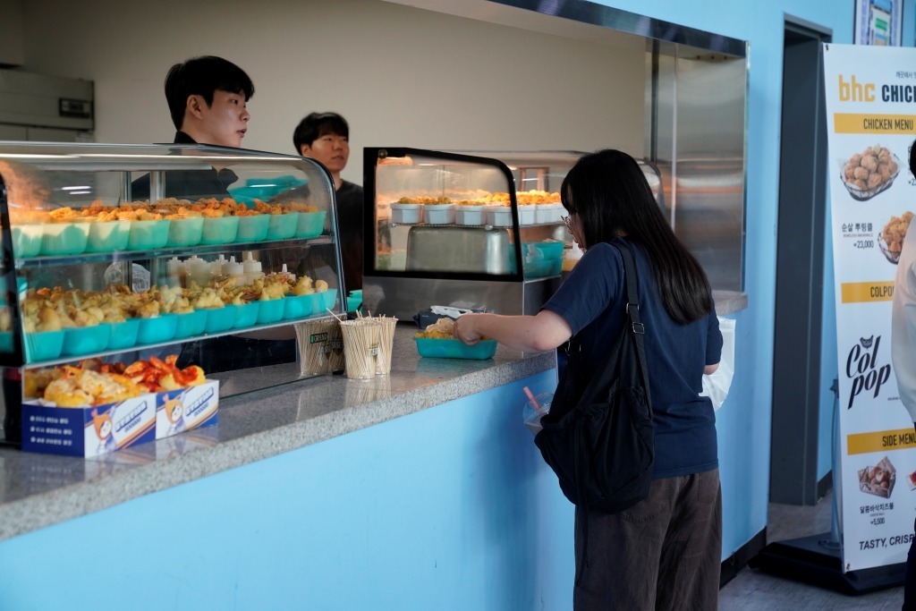 Gyeonggi Province Company supplies reusable containers to 5 professional basketball teams in the province to reduce single-use product consumption. Photo provided by Gyeonggi Province