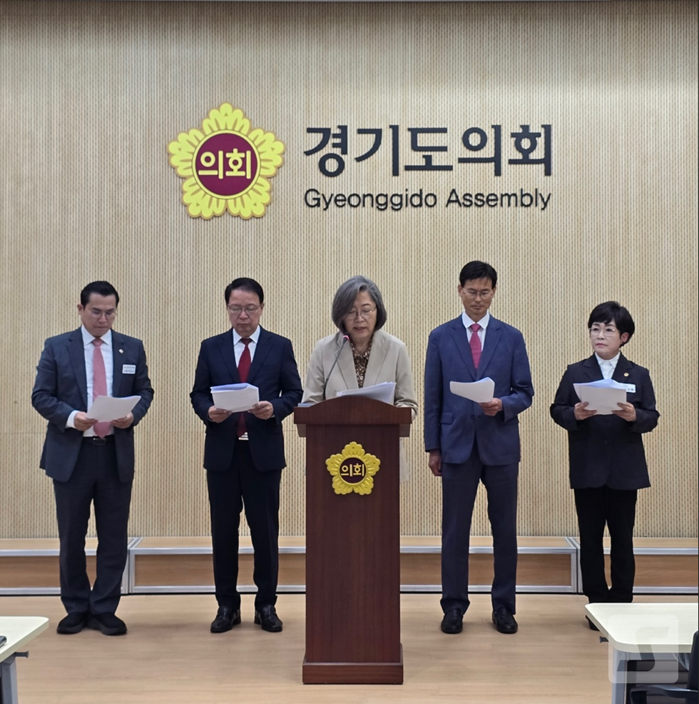Ngày 12, Chủ Tịch Ủy Ban Đảng Đảng Sức Mạnh Quốc Dân Suwon Lee Su-jeong đang thúc giục dự án xây dựng đường sắt quốc gia lần thứ 5 của Tuyến Đường Sắt Quảng Vùng Gyeonggi.