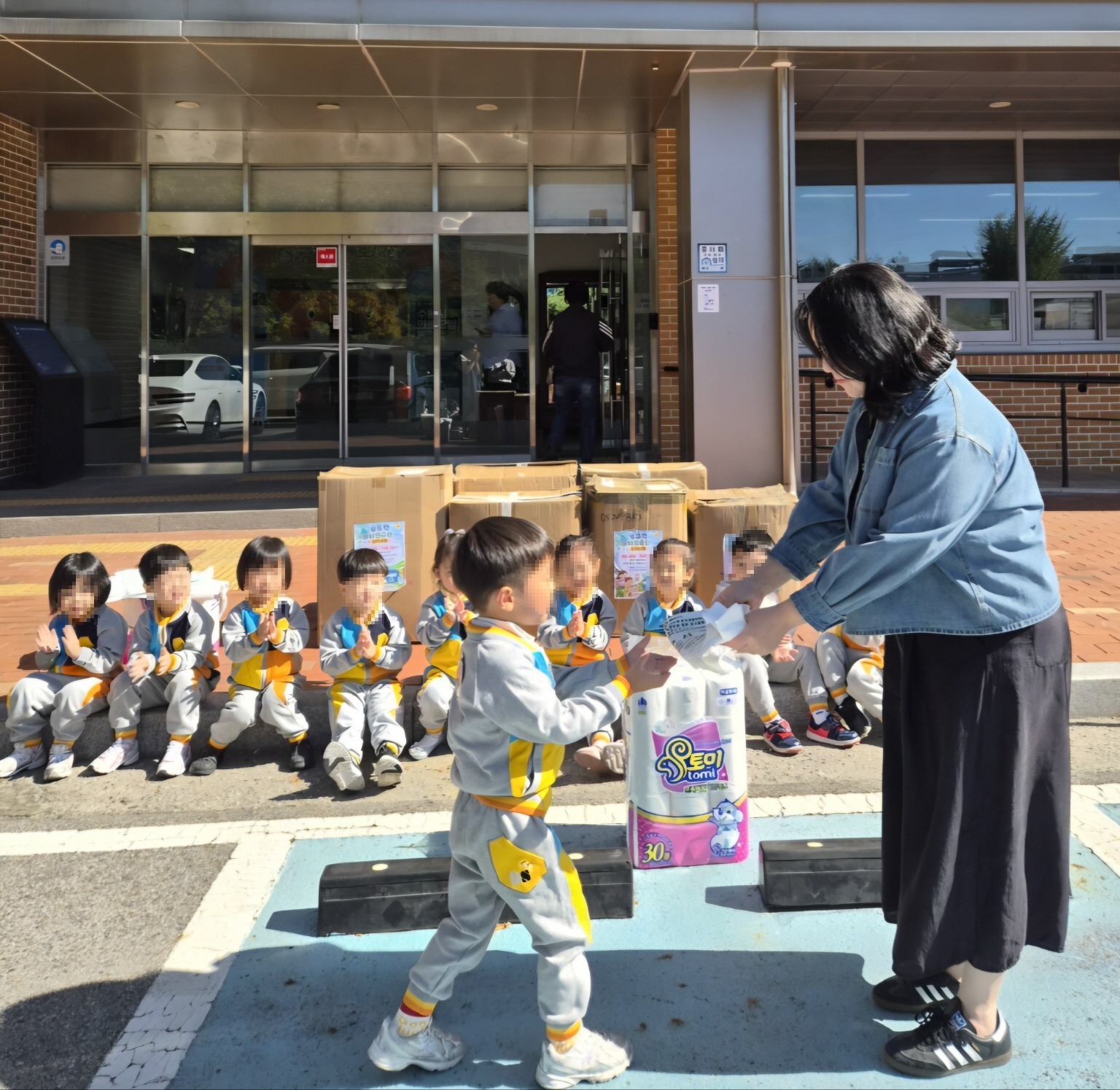 At Brain Eye Daycare located in Suwon Jangan Hillstate, students collected and submitted approximately 50kg of milk cartons gathered from their homes. Provided by Jangan-gu, Suwon