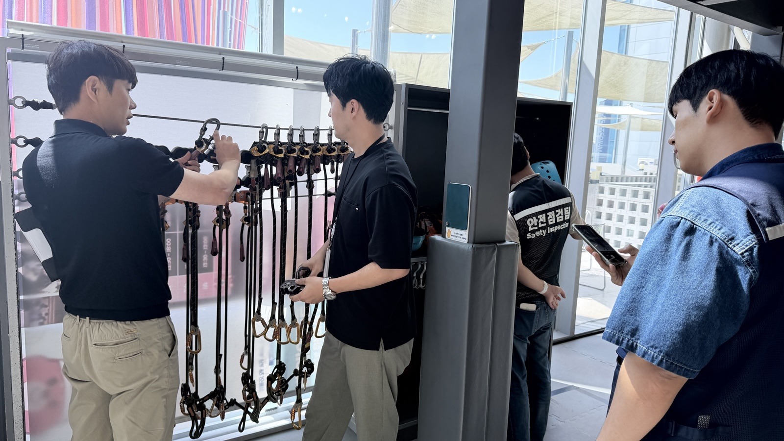 Gyeonggi Province confirmed 15 issues including damaged fall protection nets in safety inspections of bungee jumping and zipline facilities and took measures. Provided by Gyeonggi Province
