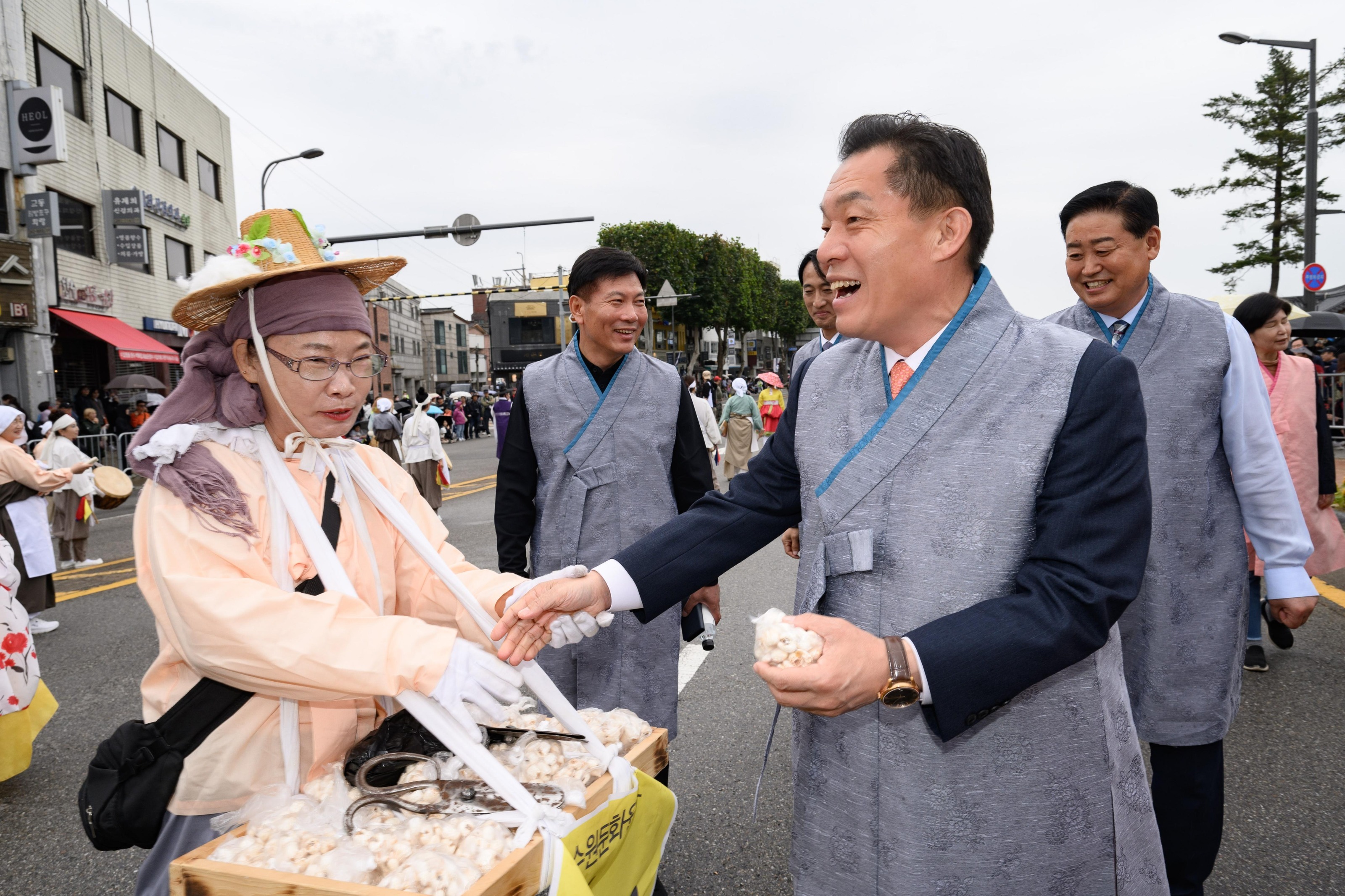 李在准水原特例市市长去年参与水原华城文化节与正祖大王能行차并致辞。 水原市供图